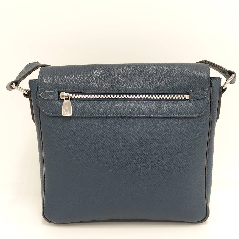 Louis Vuitton Roman PM Taiga Shoulder — view 2