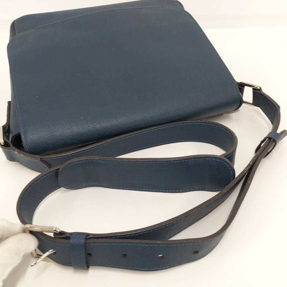 Louis Vuitton Roman PM Taiga Shoulder — view 7