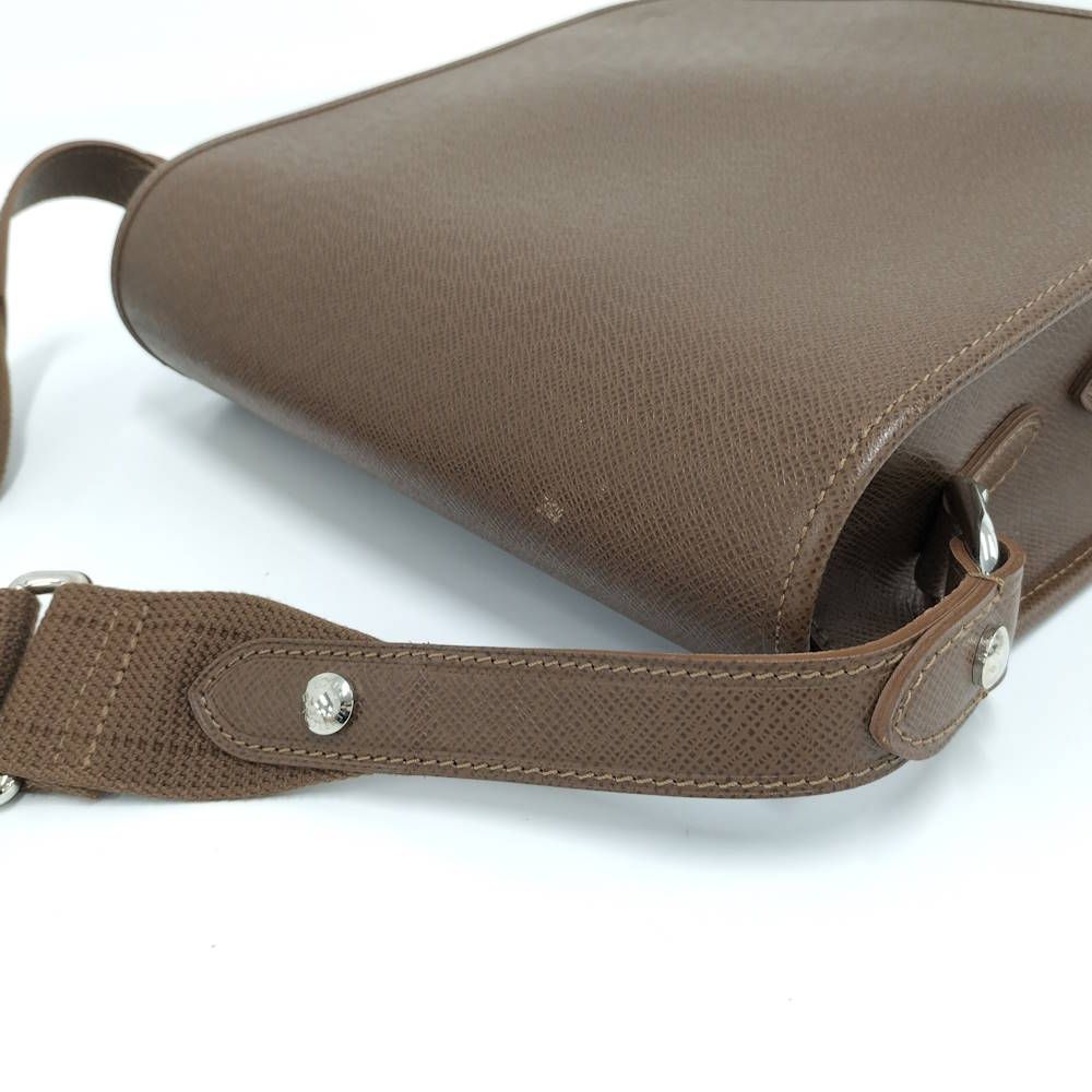 Louis Vuitton Andrey Shoulder Bag Taiga Grizzly — view 5