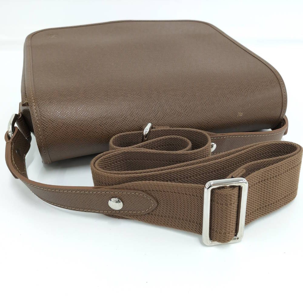 Louis Vuitton Andrey Shoulder Bag Taiga Grizzly — view 6