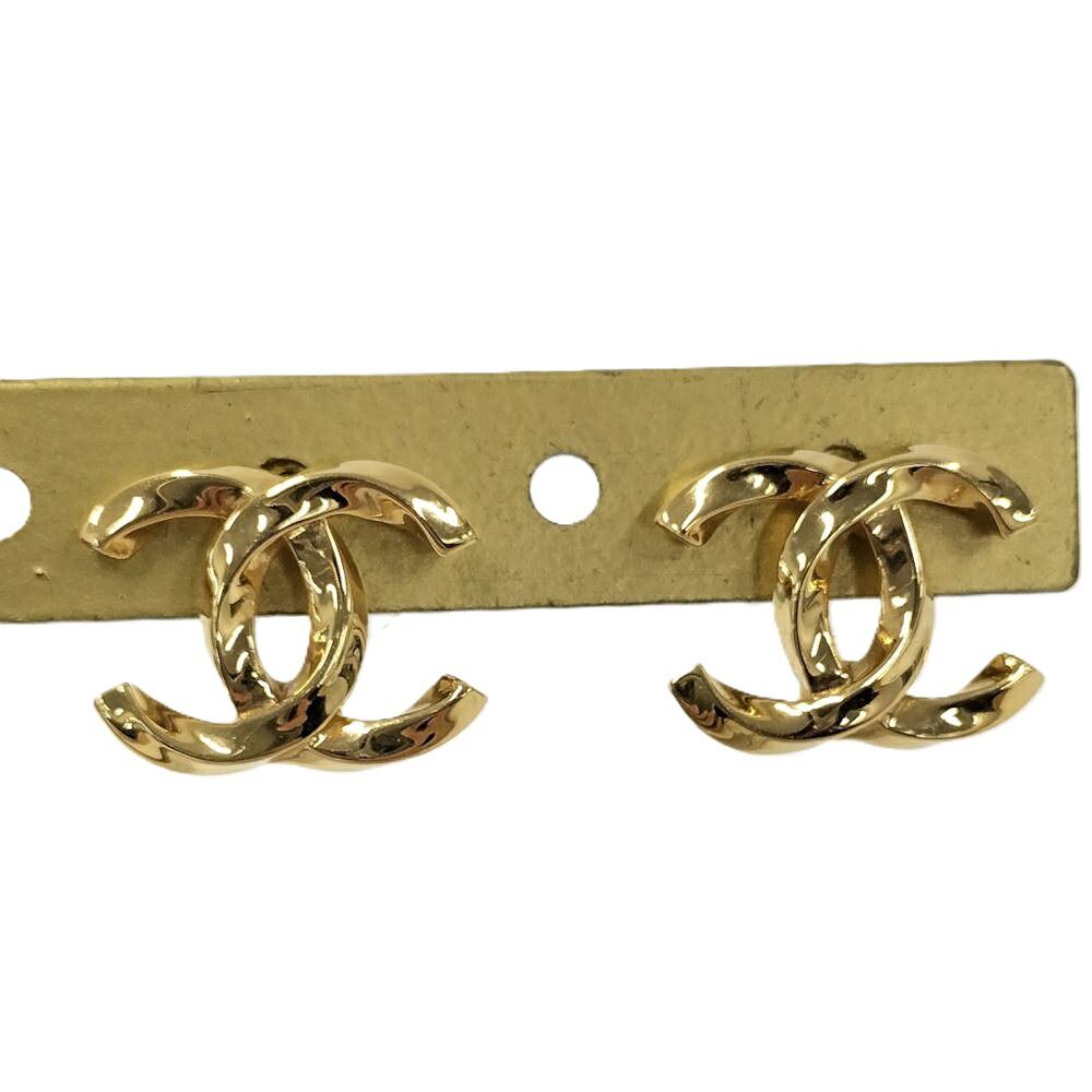 Chanel CC Logo Earrings Coco Plated Gold