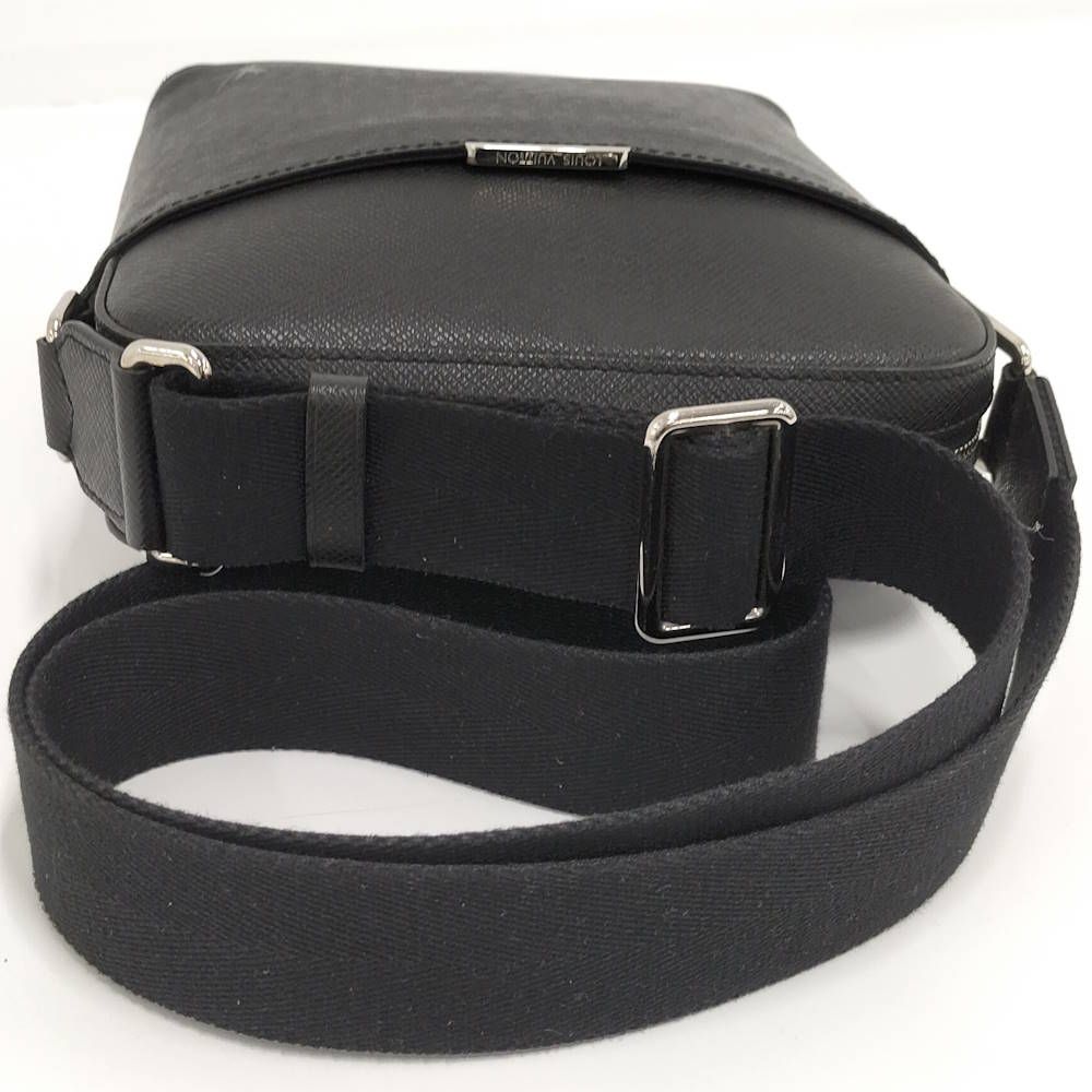 Louis Vuitton Anton Pochette Shoulder Bag Taiga — view 7