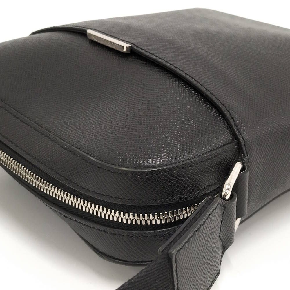 Louis Vuitton Anton Pochette Shoulder Bag Taiga — view 3