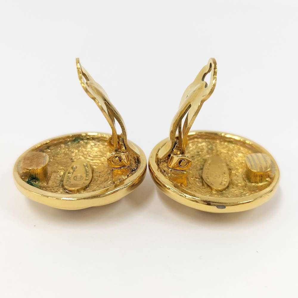 Chanel CC Logo Quilted Earrings Gold — view 4