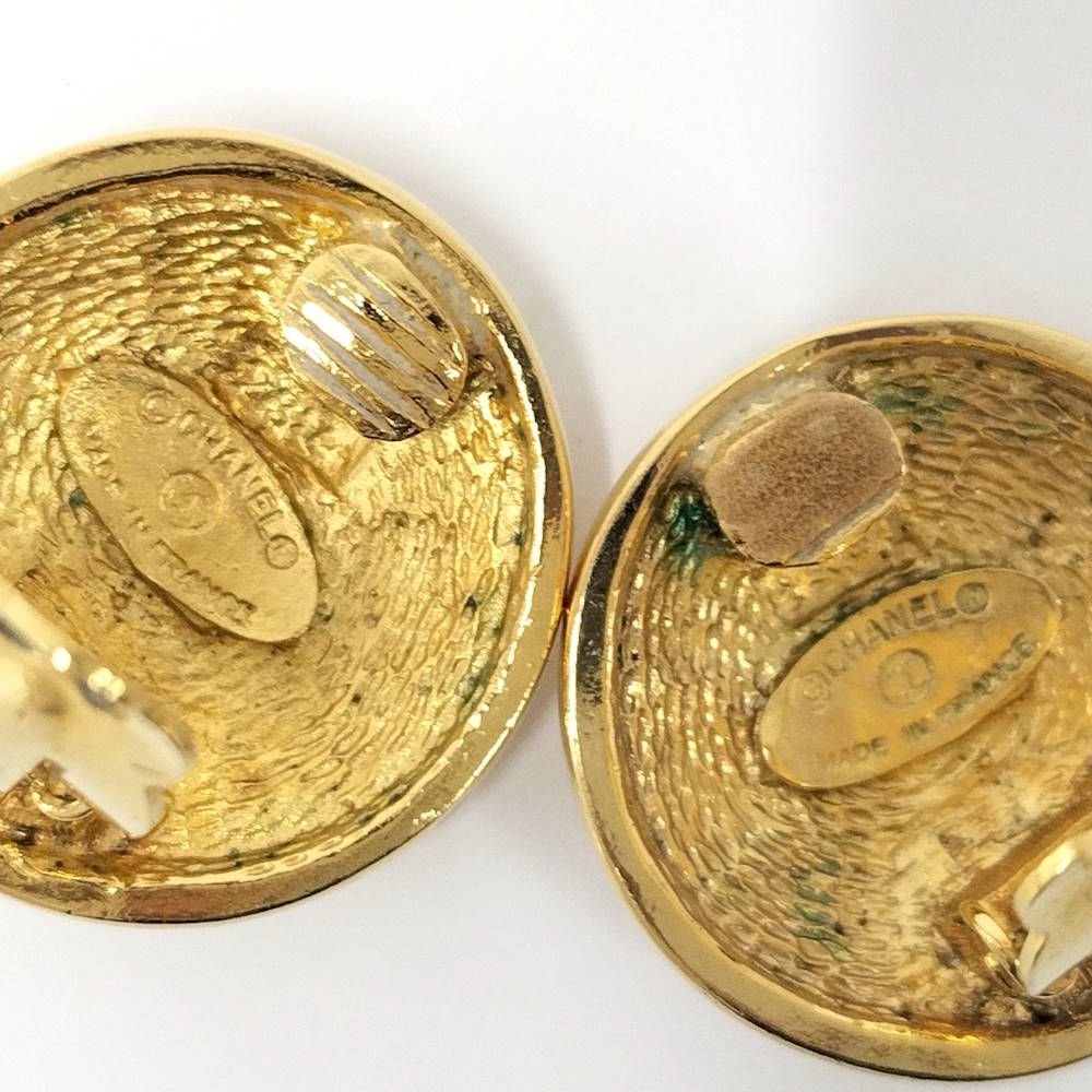Chanel CC Logo Quilted Earrings Gold — view 6