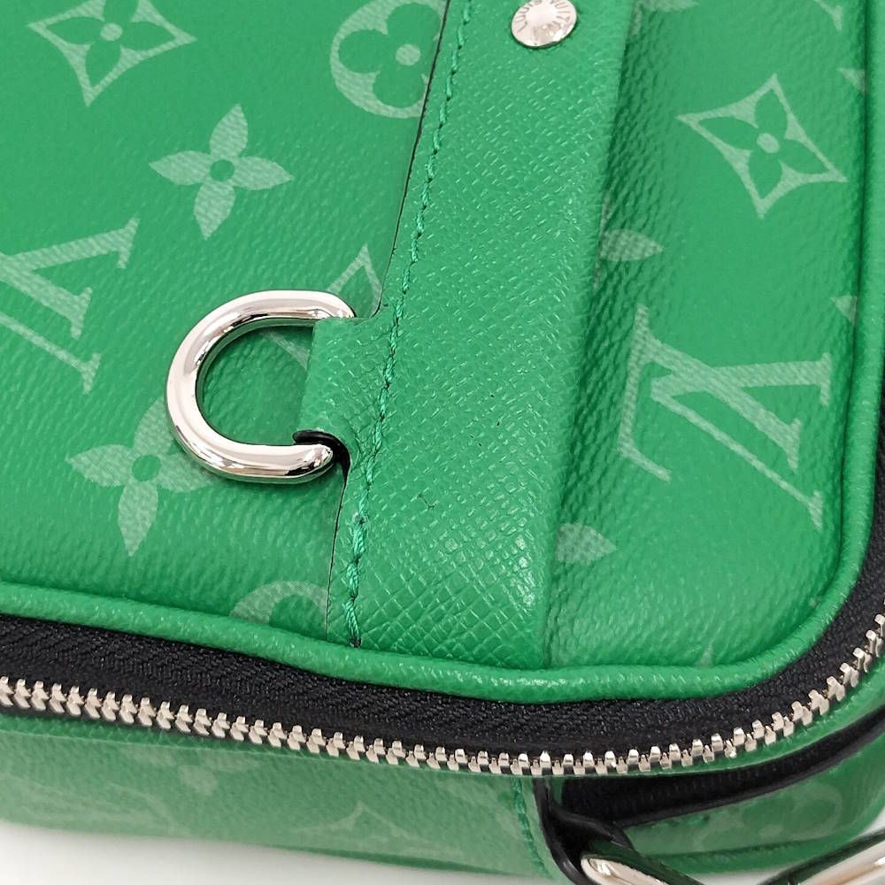 Louis Vuitton Shoulder Bag Alpha Taigarama Monogram — view 6