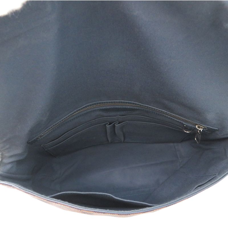 Louis Vuitton Messenger — view 6