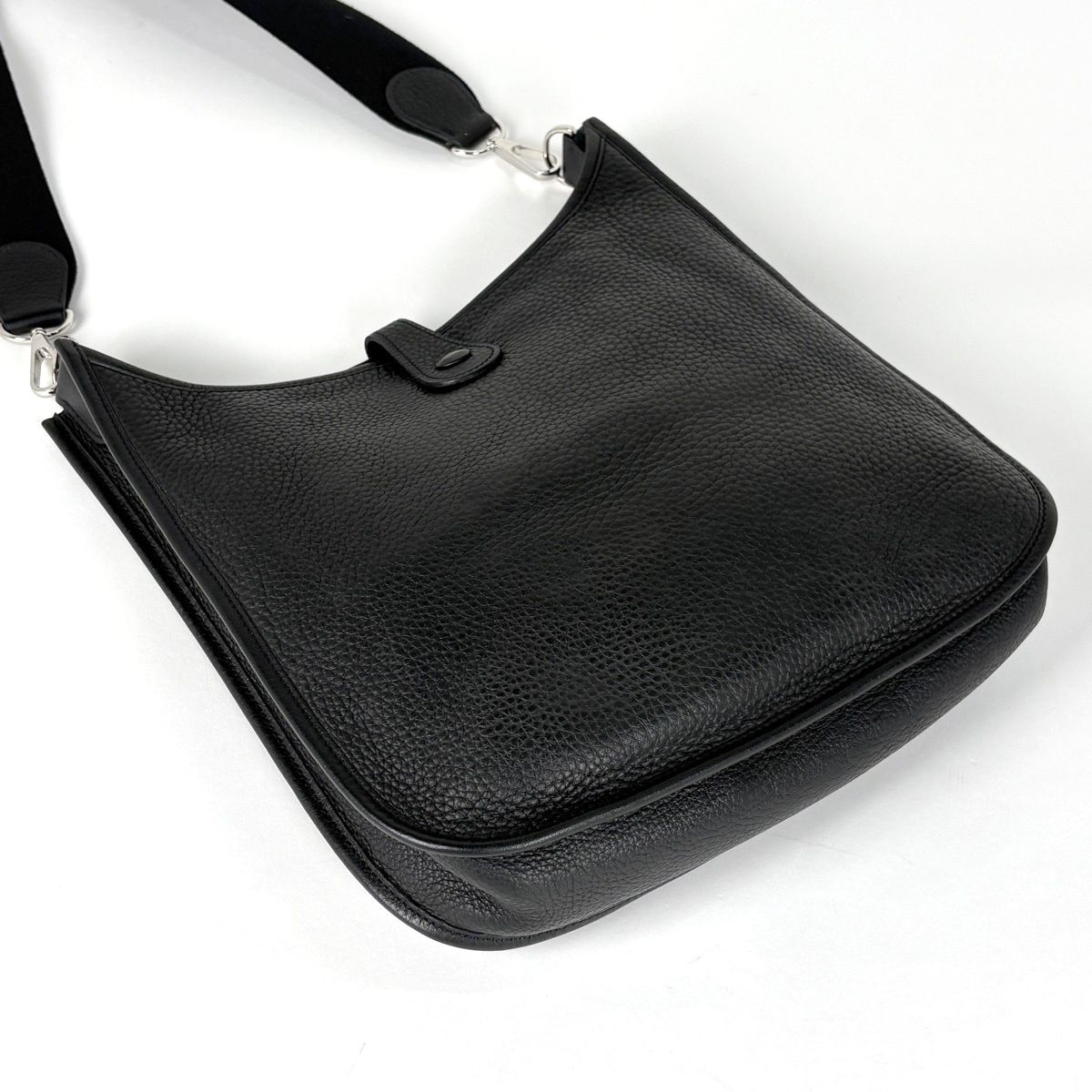 Hermes Evelyne 1 PM Perforated Logo Shoulder Bag Taurillon Clemence Black — view 2