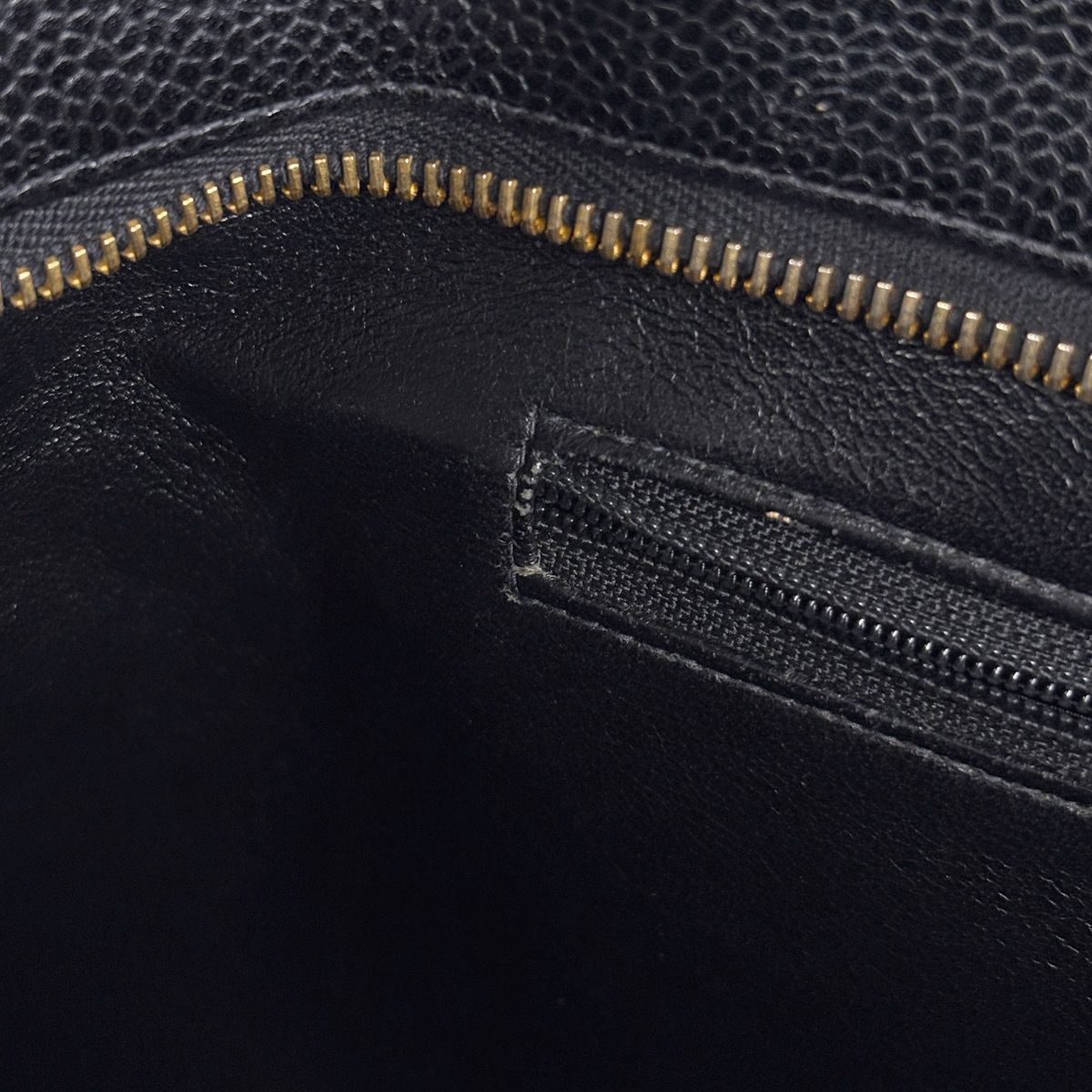 Chanel Reissue Tote Handbag CC Logo Caviar Leather Black — view 7