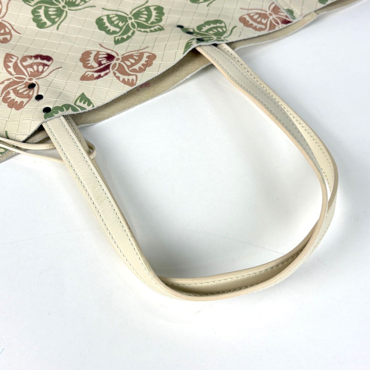 Bottega Veneta Intreccio Mirage Tote Papillon Butterfly Leather Beige — view 6