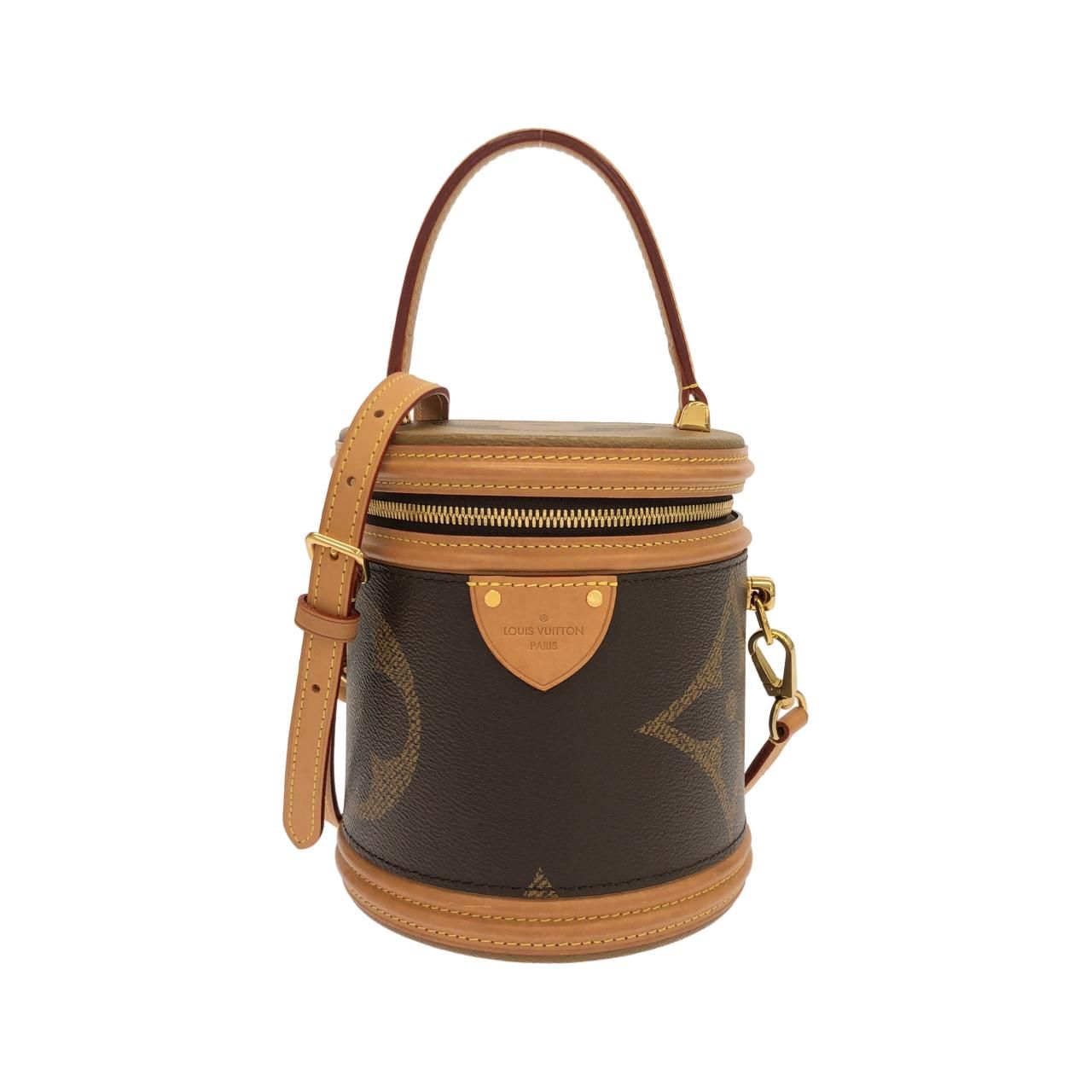 Louis Vuitton Monogram Giant Cannes