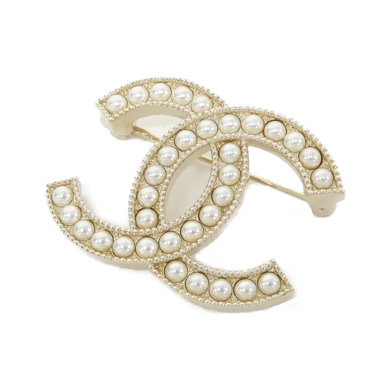 Chanel Brooch Gold
