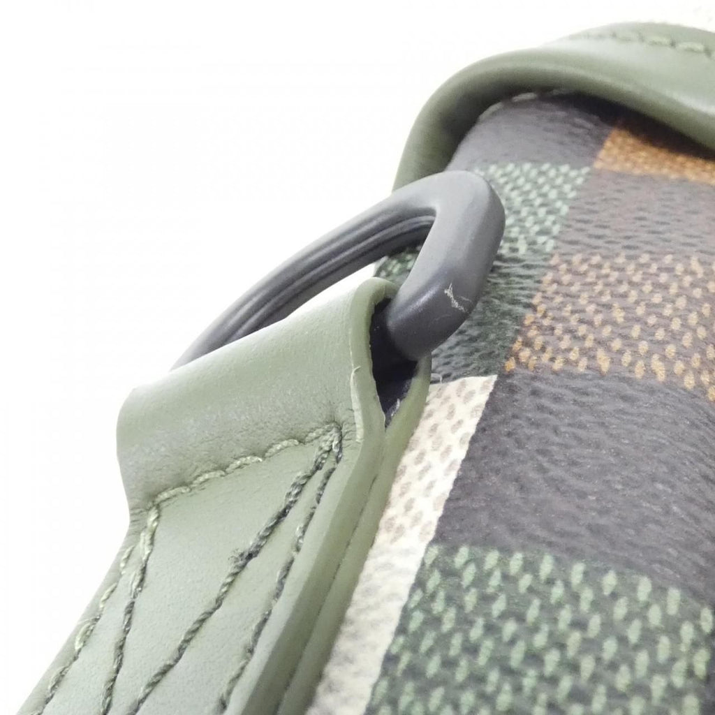 Louis Vuitton Damoflage LV Trail Messenger Shoulder — view 4