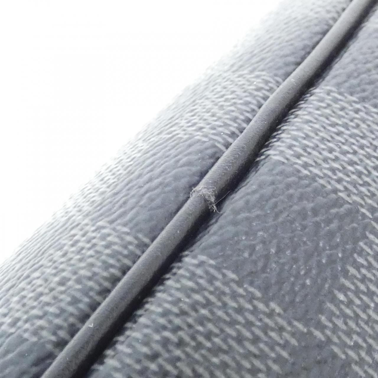 Louis Vuitton Damier Graphite Scott Messenger Shoulder — view 3