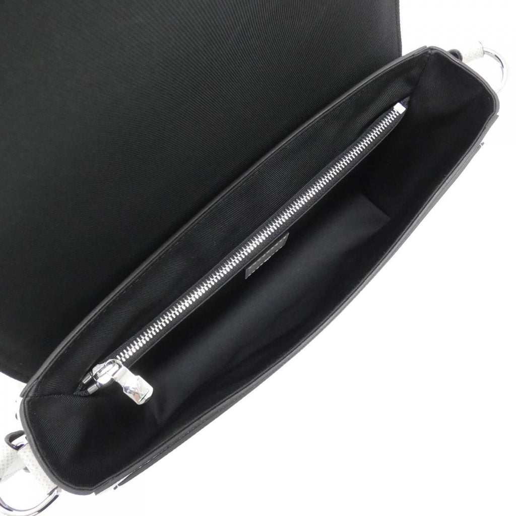 Louis Vuitton Taiga New Flap Shoulder — view 5