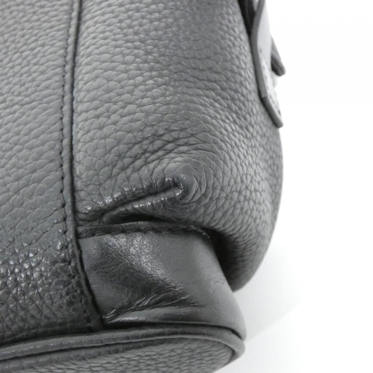 Louis Vuitton Taurillon Christopher Messenger Shoulder — view 4