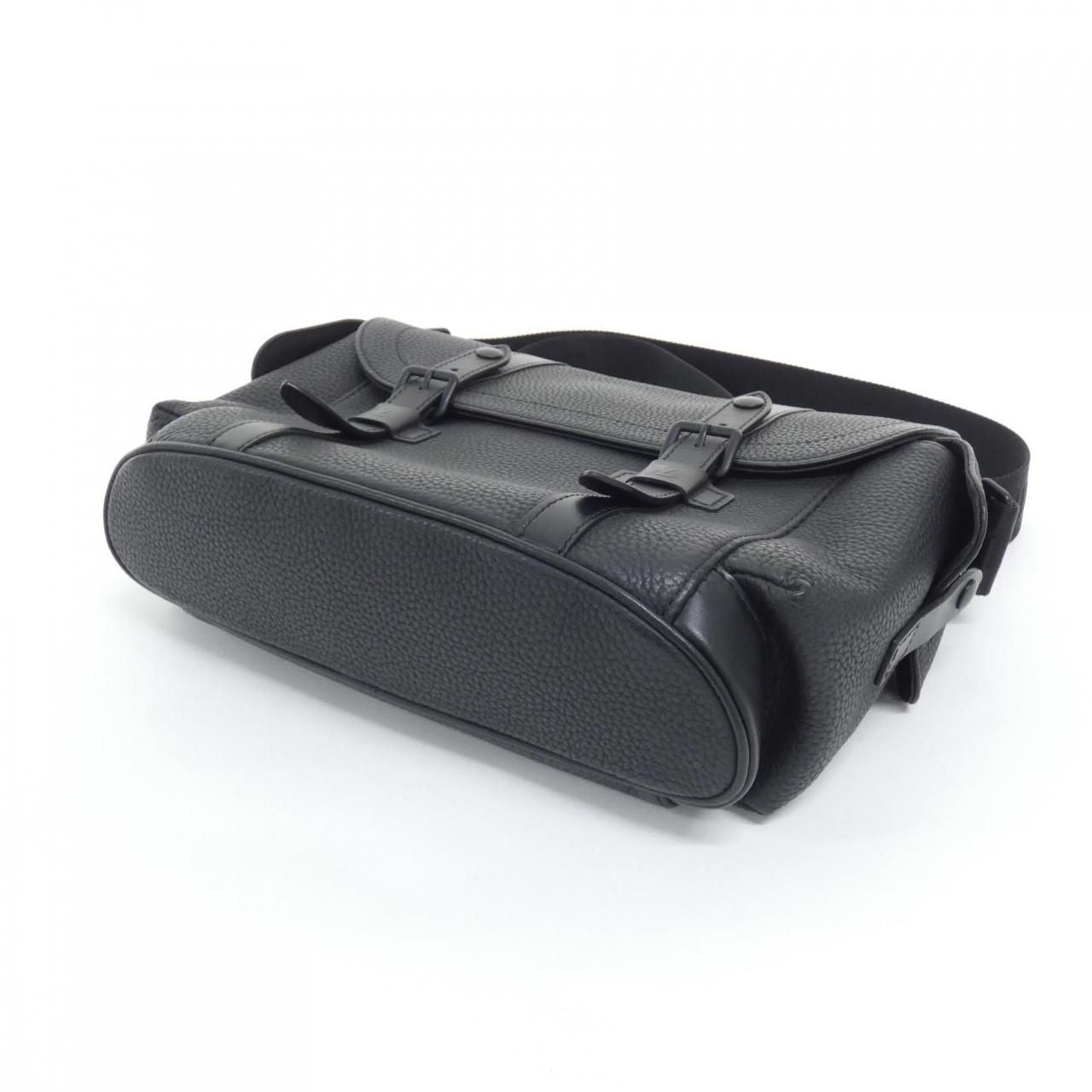 Louis Vuitton Taurillon Christopher Messenger Shoulder — view 3