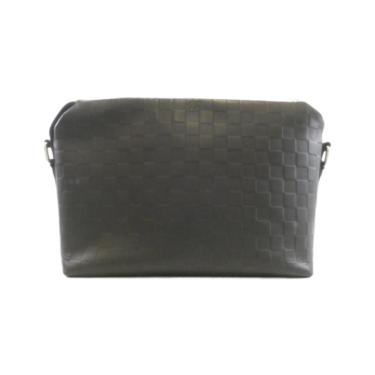 Louis Vuitton Damier Infini Discovery Messenger PM Shoulder — view 2