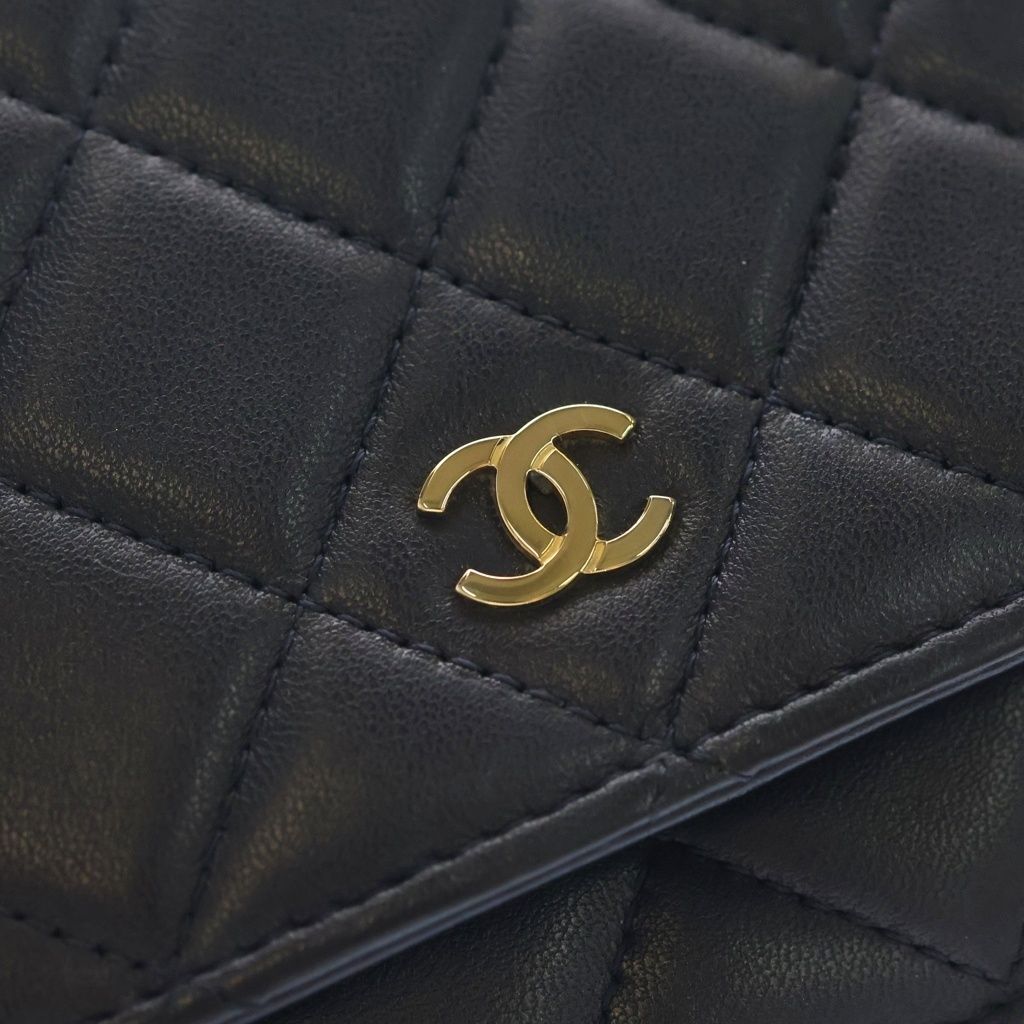 Chanel Quilted Chain Wallet Shoulder Bag Navy Lambskin Gold — view 7