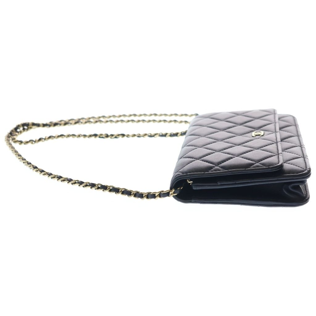 Chanel Quilted Chain Wallet Shoulder Bag Navy Lambskin Gold — view 3