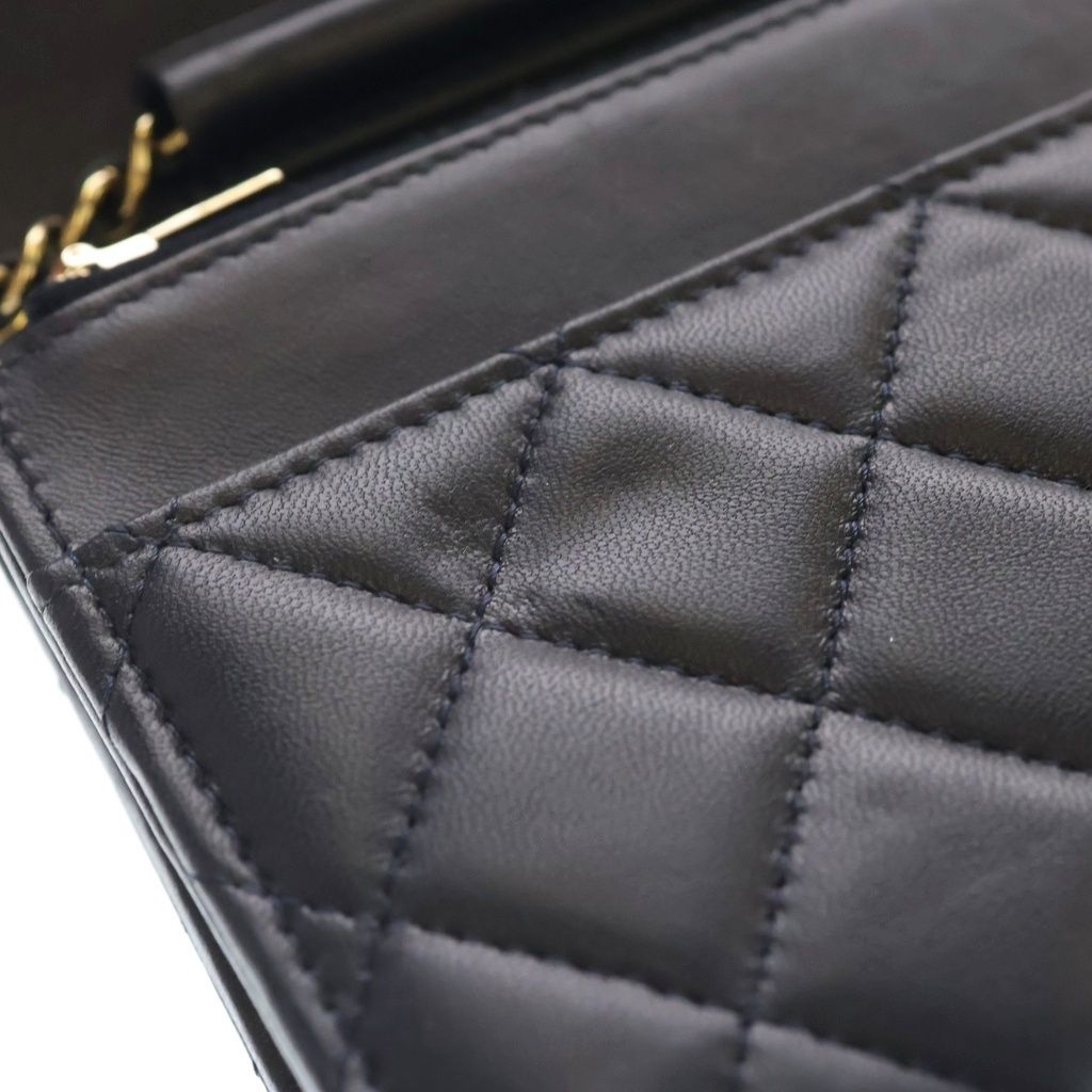 Chanel Quilted Chain Wallet Shoulder Bag Navy Lambskin Gold — view 6