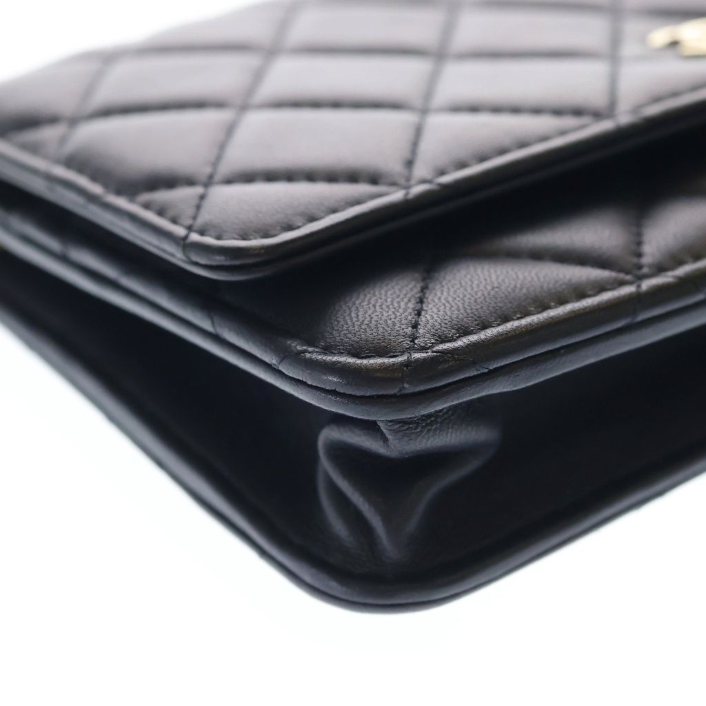 Chanel Quilted Chain Wallet Shoulder Bag Navy Lambskin Gold — view 5