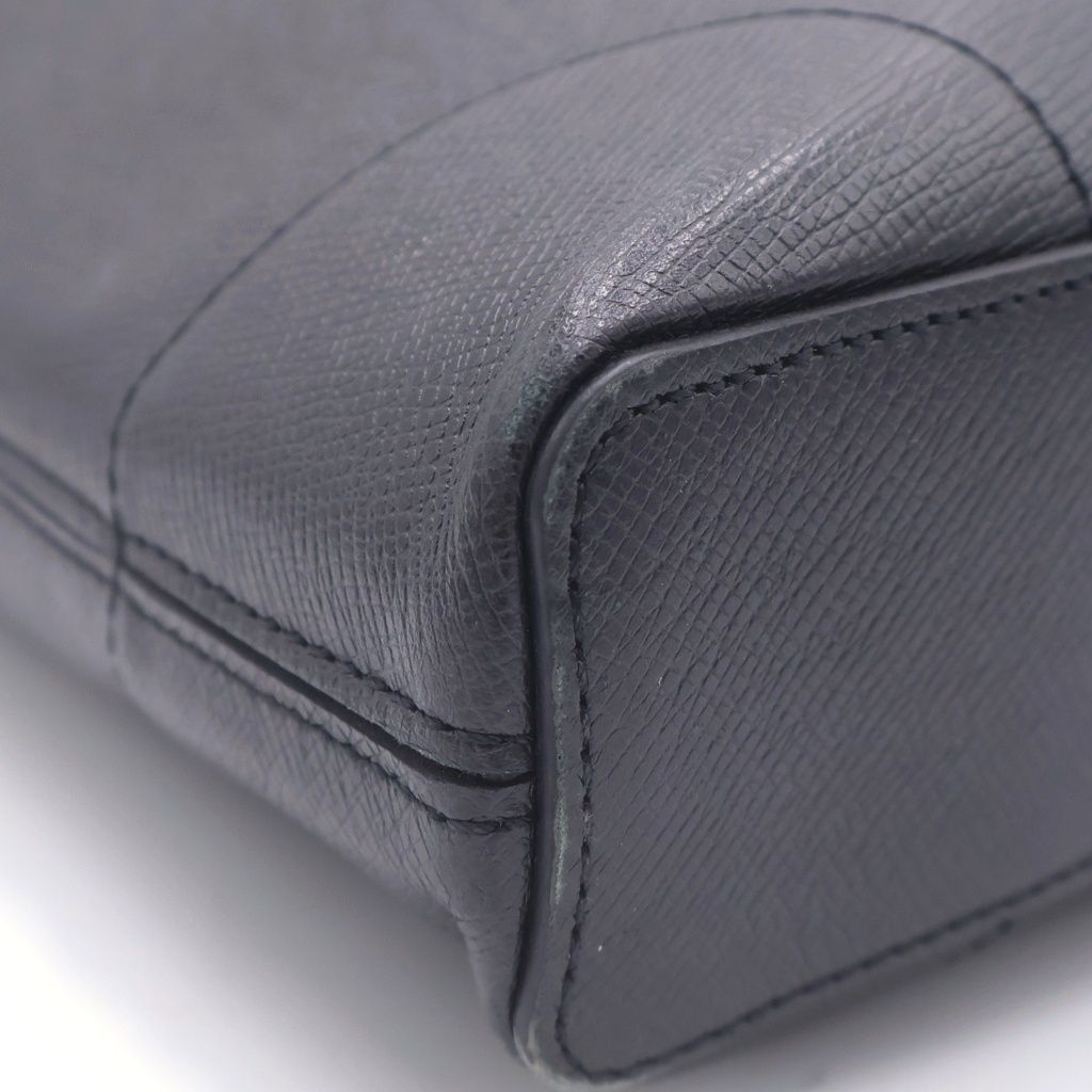 Louis Vuitton Taiga Slim Briefcase Business 2-Way Shoulder Bag Black Leather — view 6