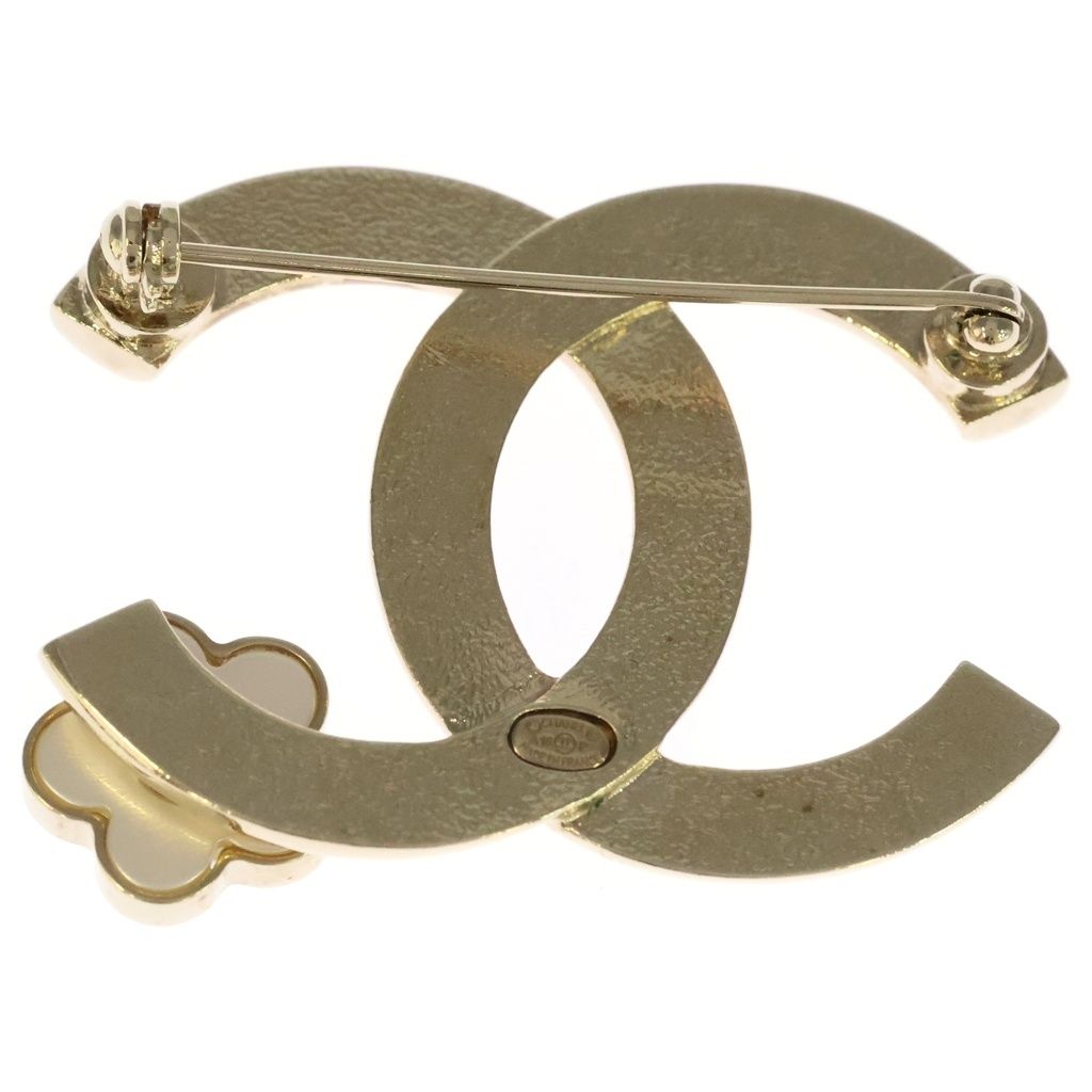Chanel CC Logo Camellia Pearl Pin Badge Brooch Gold — view 2
