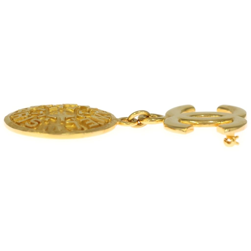 Chanel CC Logo Medal Pin Badge Brooch Gold — view 4