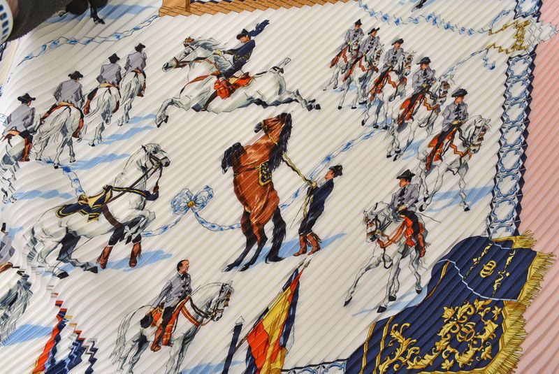 Hermes Scarf Pleated Carre Shawl Diamond Silk Twill Equestrian School Real — view 5