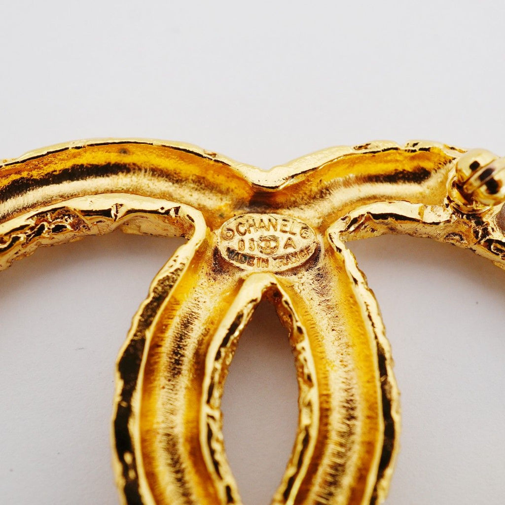 Chanel Brooch Vintage CC Logo Lava Motif Gold Plated — view 4