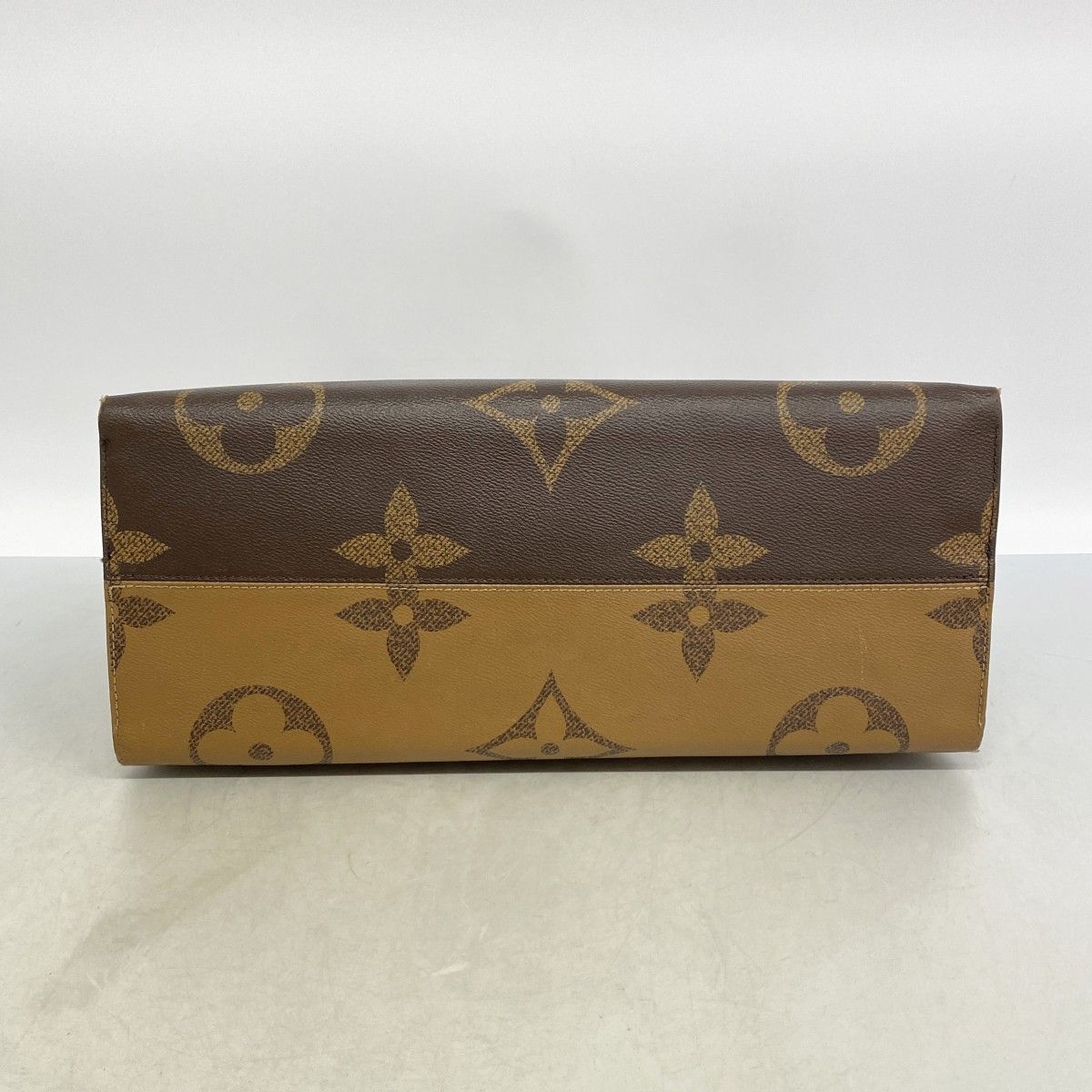 Louis Vuitton Tote Monogram Giant Reverse On The Go GM Brown 2-Way — view 3