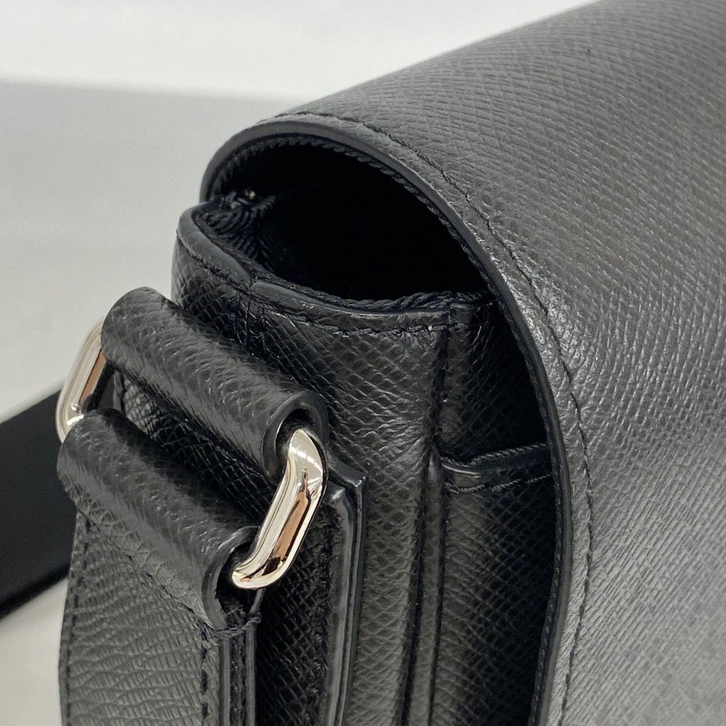Louis Vuitton Shoulder Bag Taiga District PM Noir — view 7