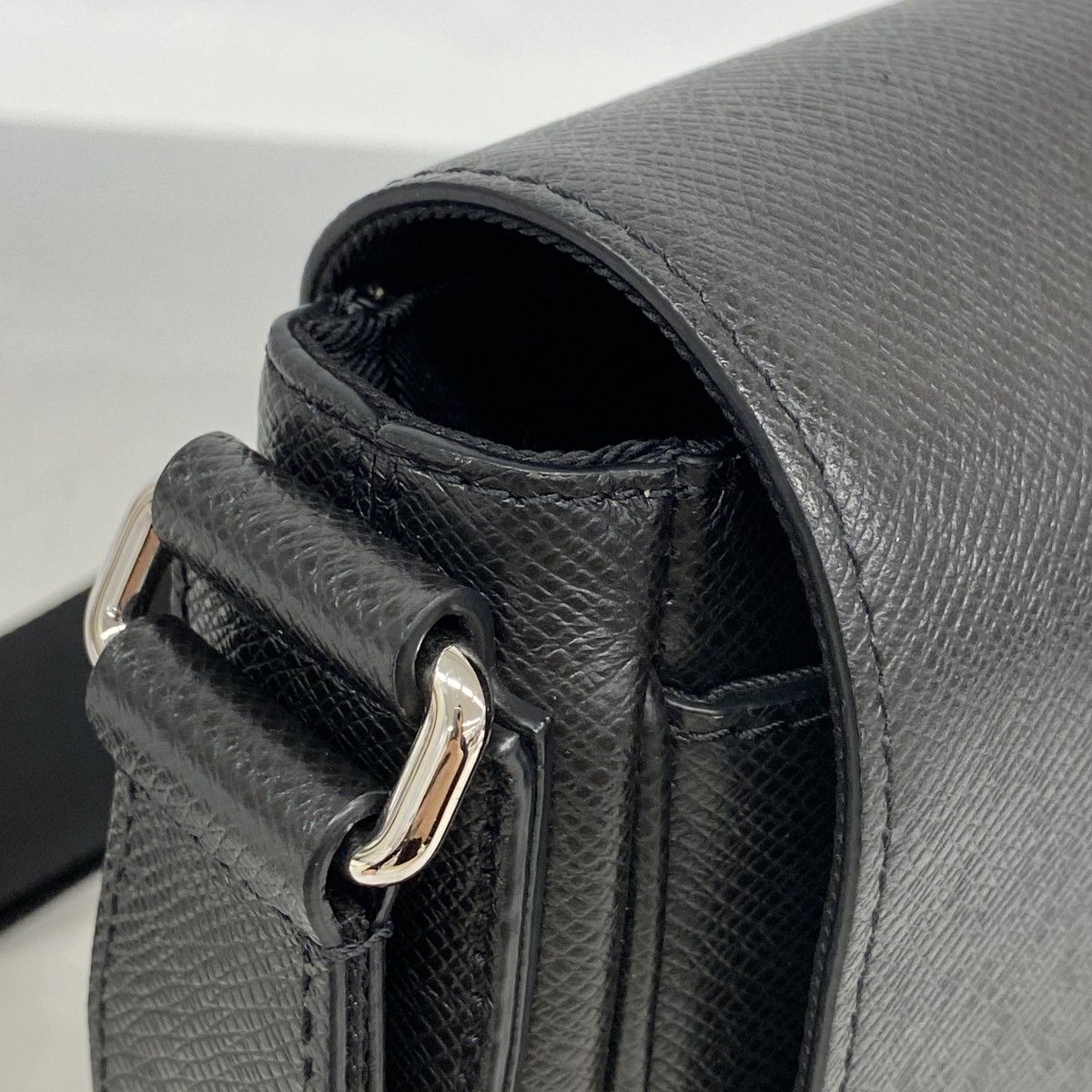 Louis Vuitton Shoulder Bag Taiga District PM Noir — view 7