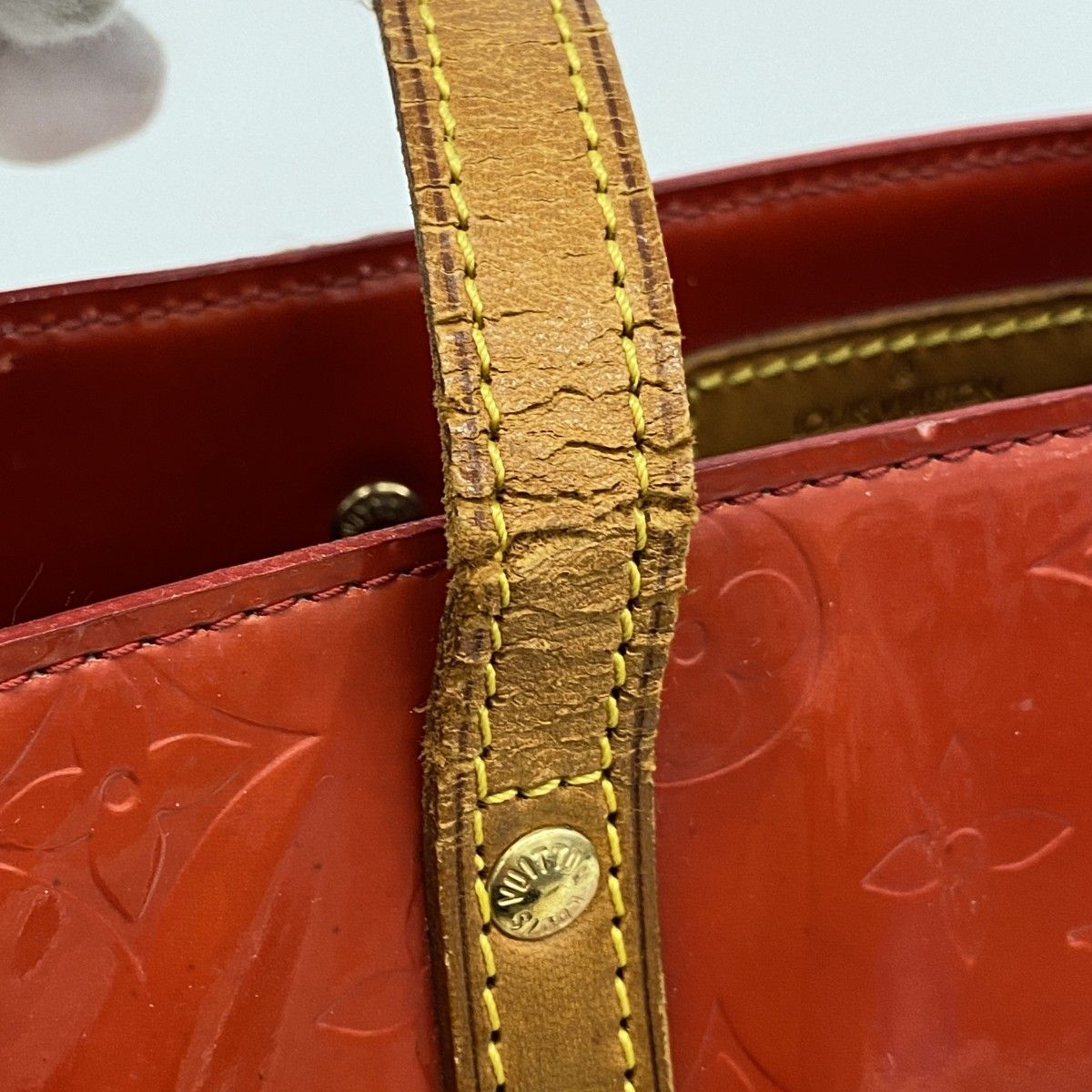 Louis Vuitton Tote Vernis Reed MM Rouge — view 6