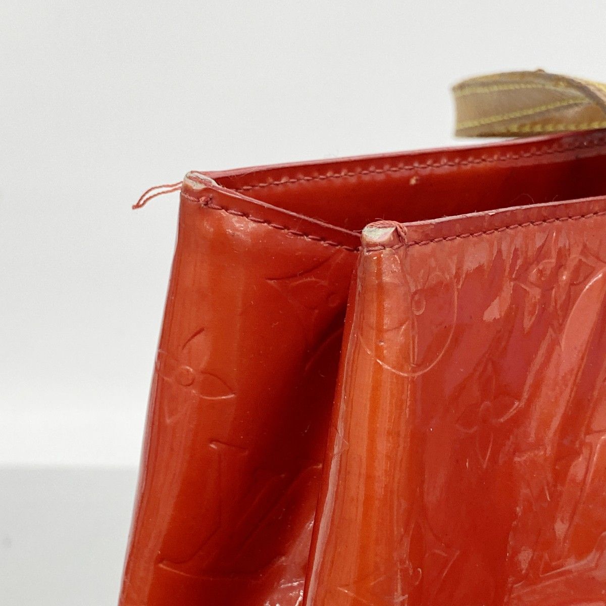 Louis Vuitton Tote Vernis Reed MM Rouge — view 8