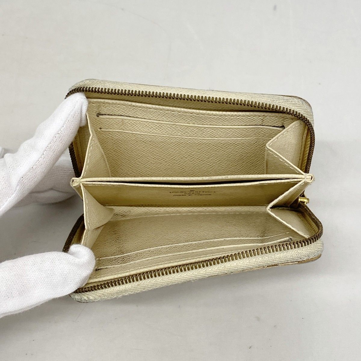 Louis Vuitton Coin Case Damier Azur Zippy Purse White — view 3