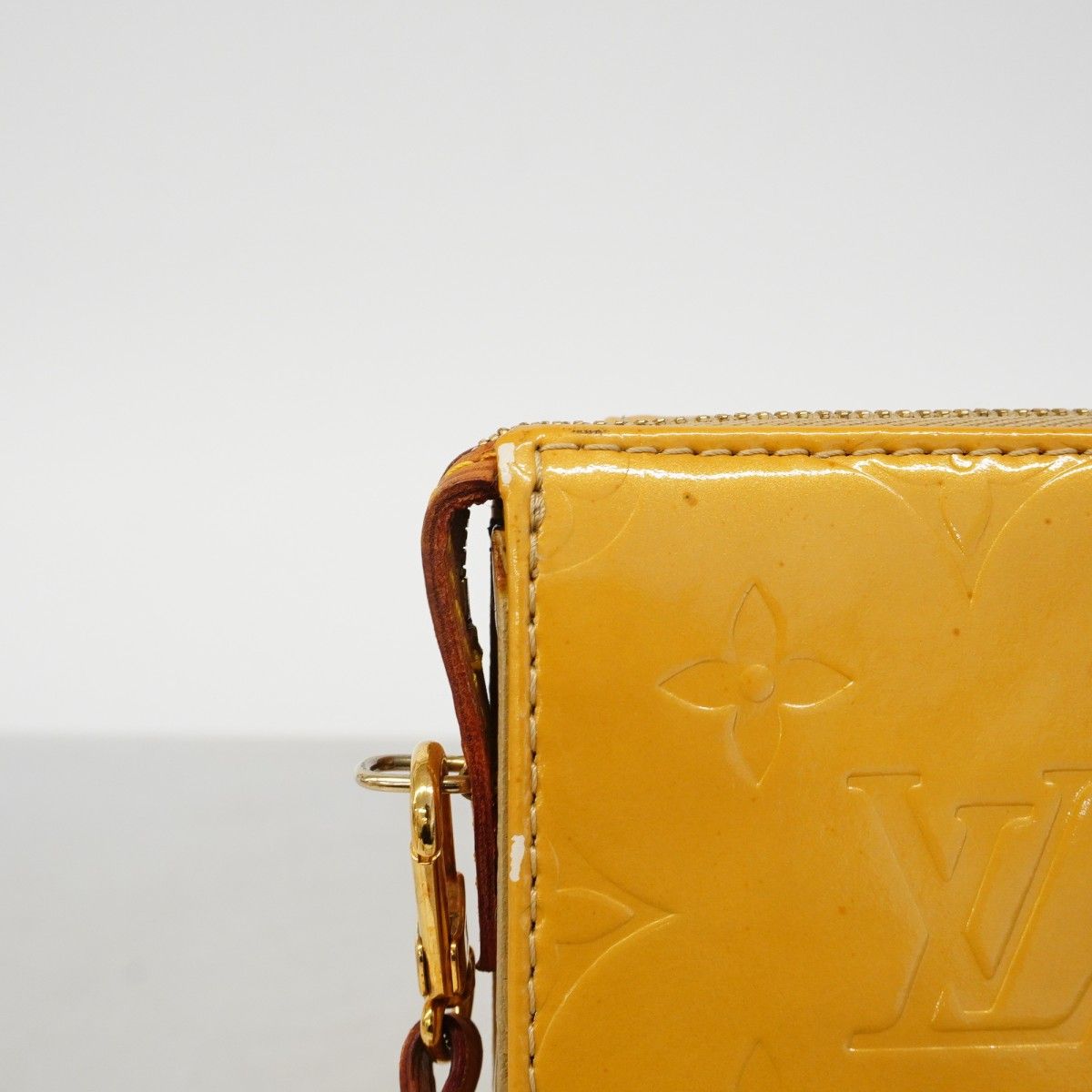 Louis Vuitton Handbag Vernis Mott Beige — view 8