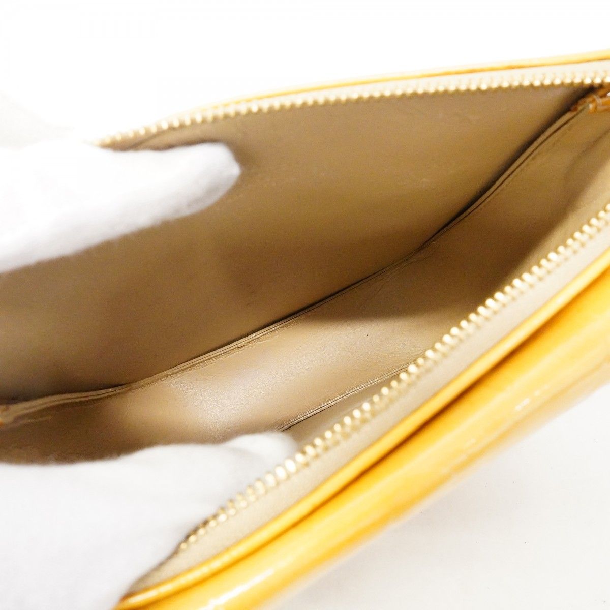 Louis Vuitton Handbag Vernis Mott Beige — view 4
