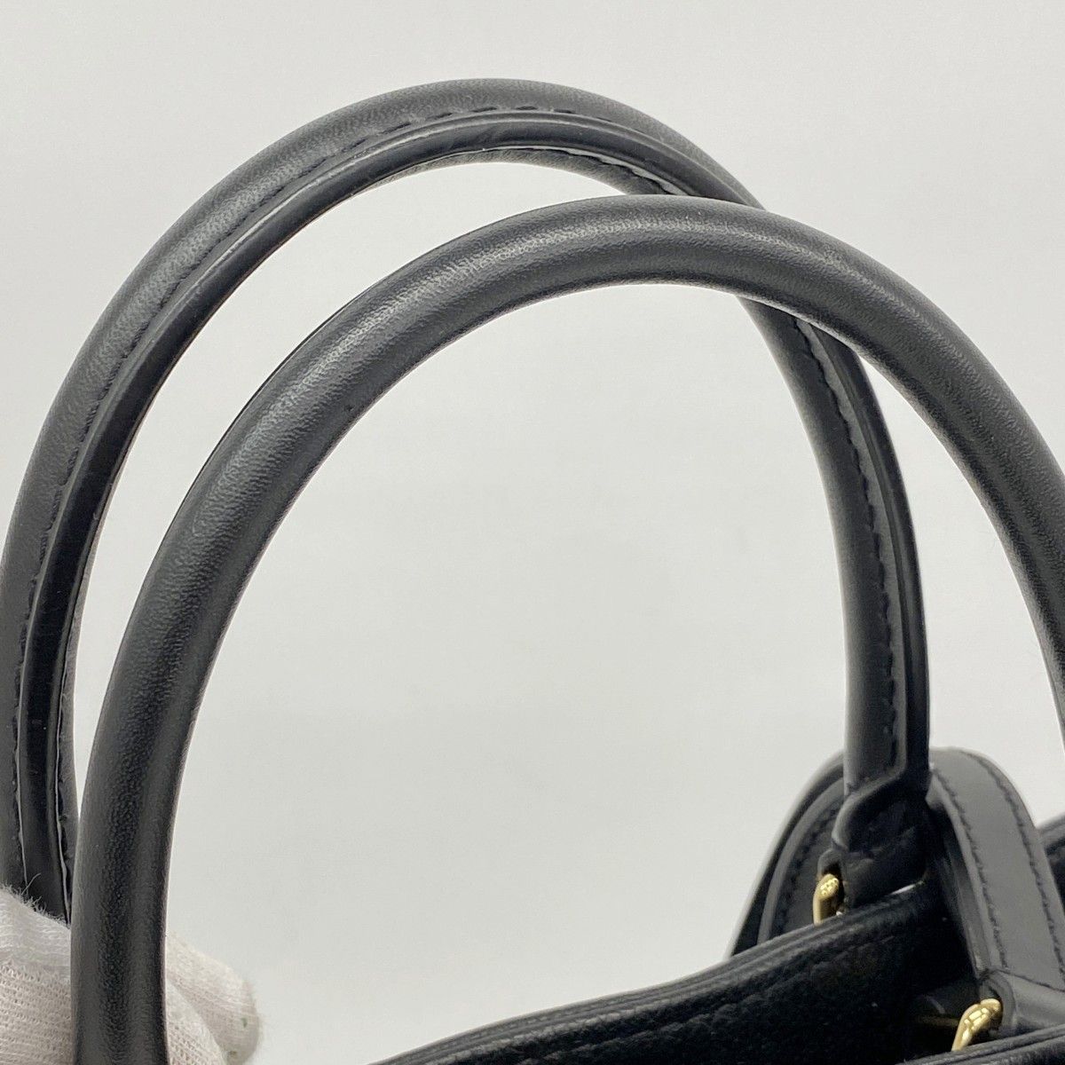 Louis Vuitton Tote Monogram Empreinte On The Go MM Noir 2-Way — view 9