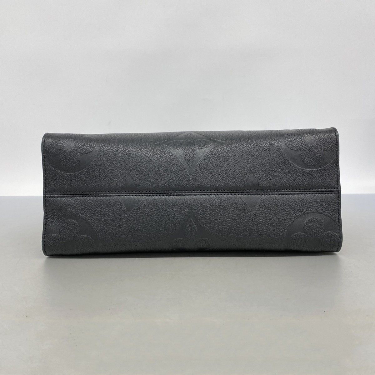 Louis Vuitton Tote Monogram Empreinte On The Go MM Noir 2-Way — view 3