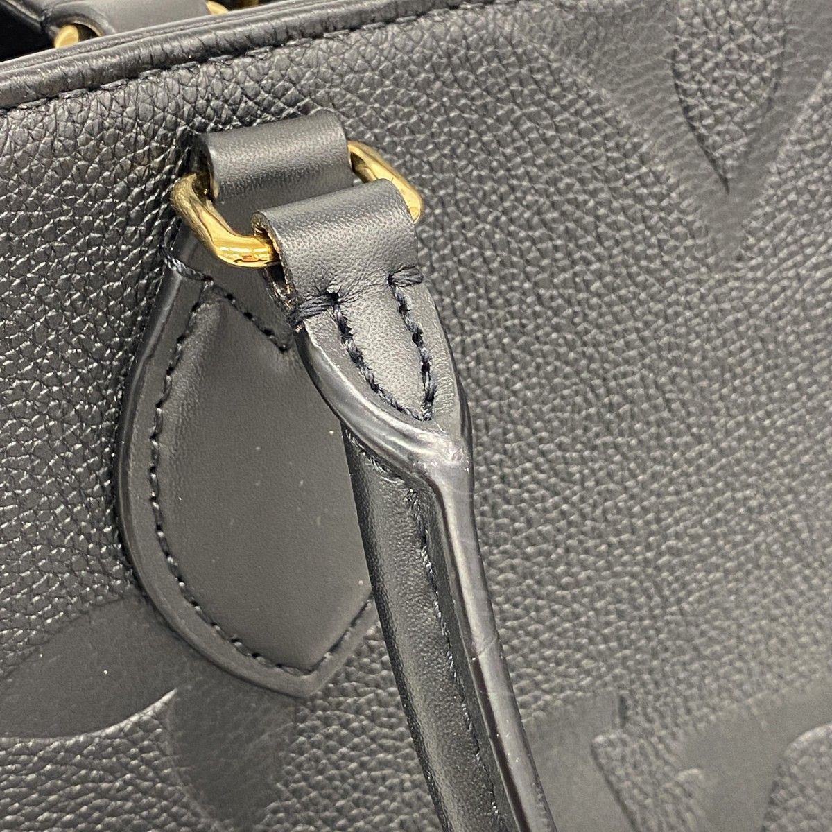 Louis Vuitton Tote Monogram Empreinte On The Go MM Noir 2-Way — view 8