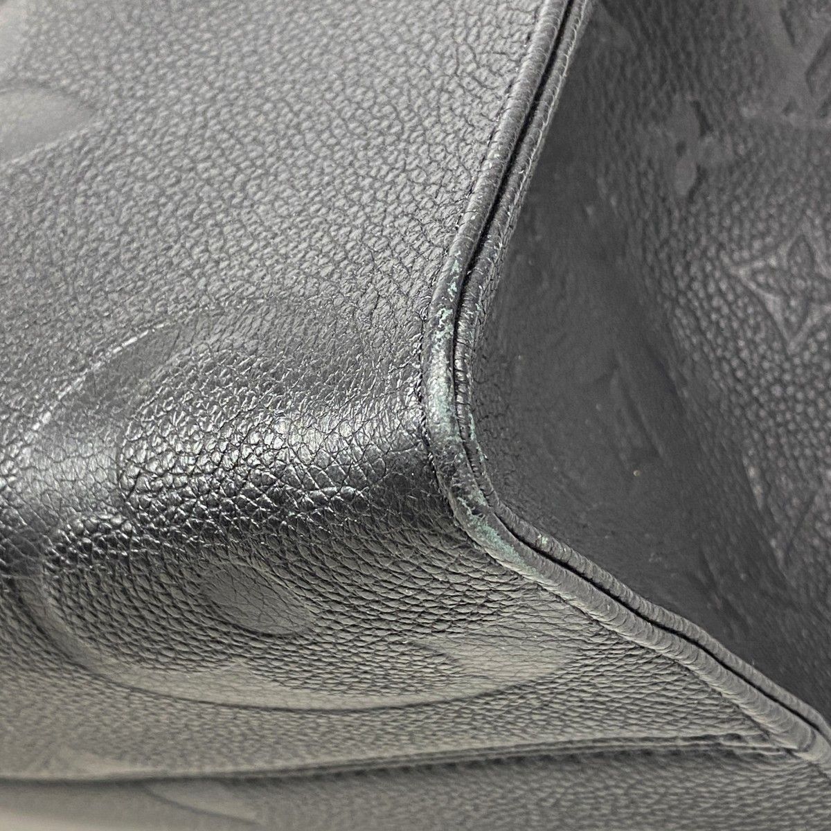 Louis Vuitton Tote Monogram Empreinte On The Go MM Noir 2-Way — view 6