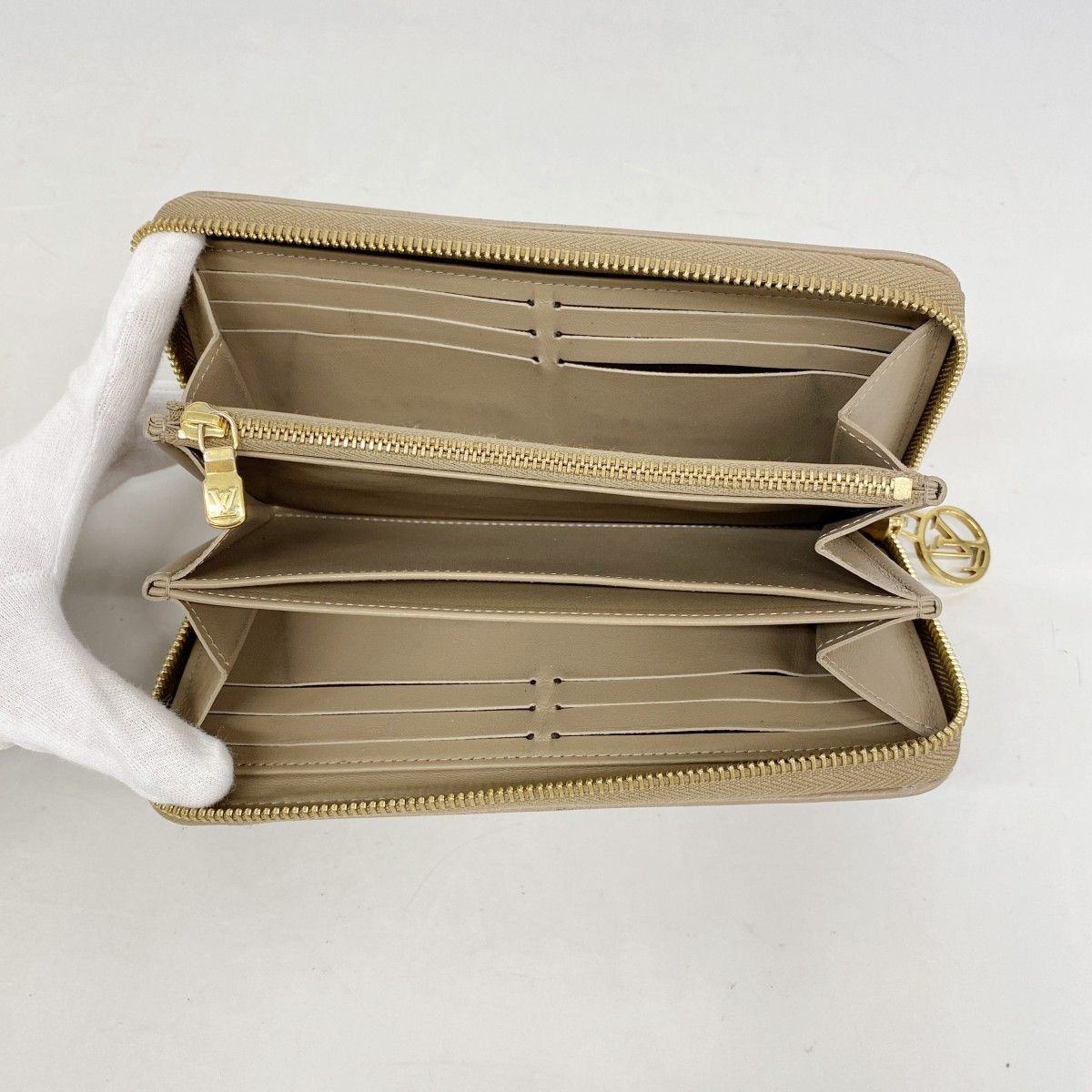 Louis Vuitton Wallet Monogram Embossed Zippy Tope — view 3