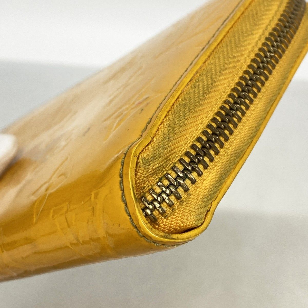 Louis Vuitton Wallet Vernis Zippy Jaune Passion — view 6