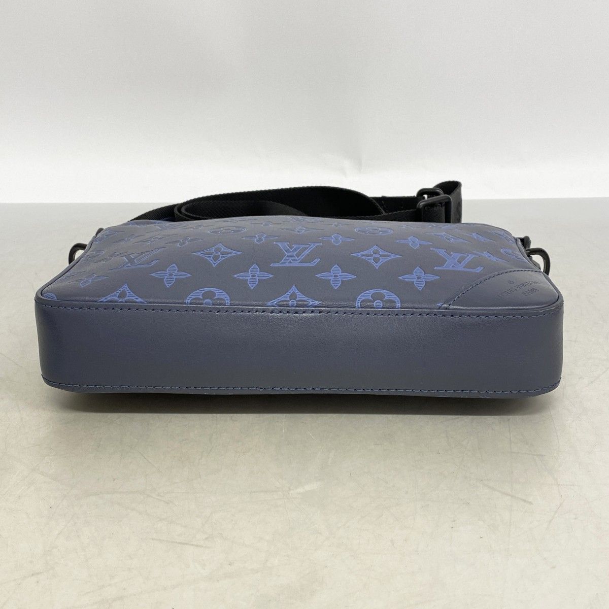 Louis Vuitton Shoulder Bag Monogram Shadow Duo Messenger Navy — view 3