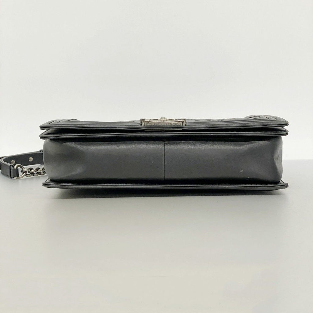 Chanel Shoulder Bag Boy Lambskin Black Silver — view 3
