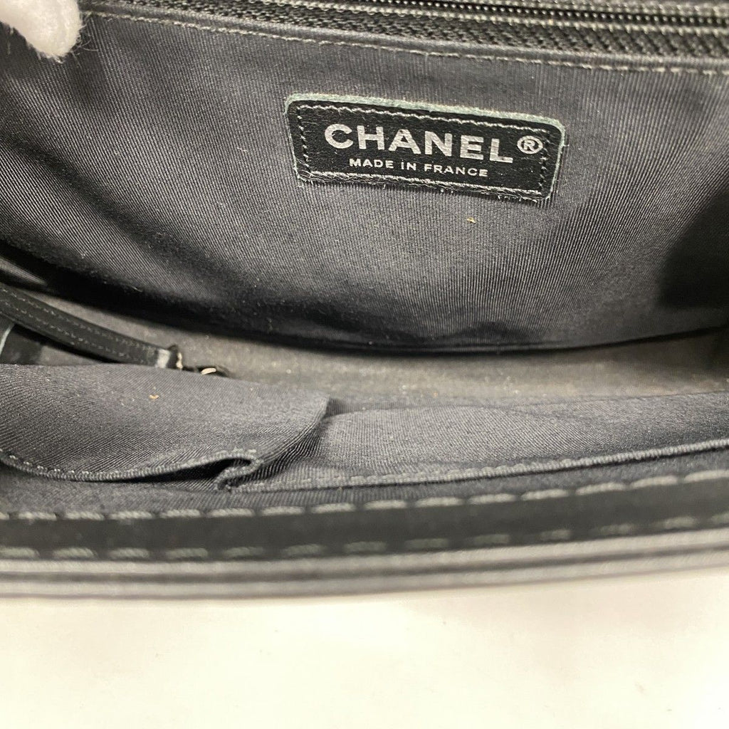 Chanel Shoulder Bag Boy Lambskin Black Silver — view 4
