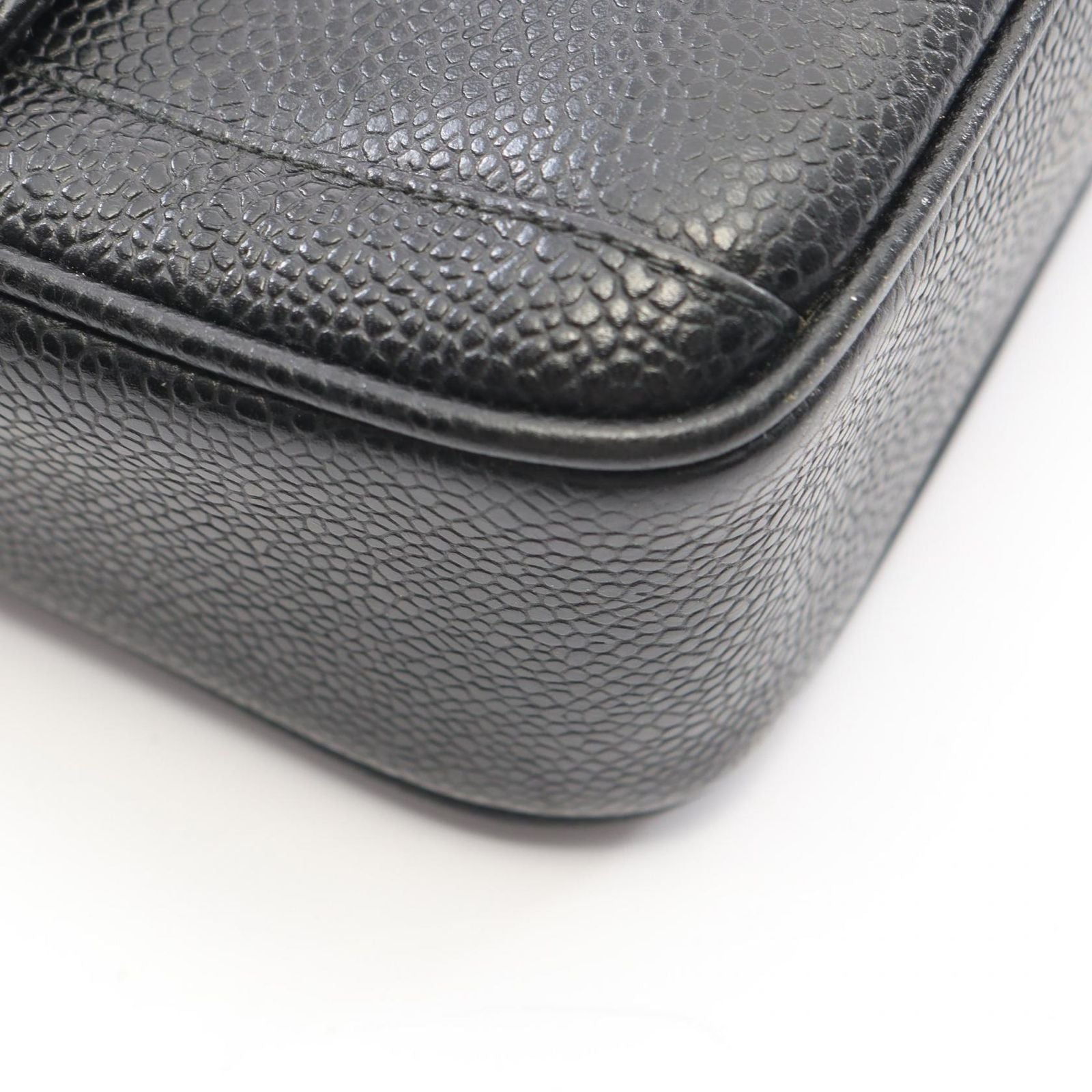 Chanel Shoulder Bag CC Logo Black Leather CC Chain — view 6