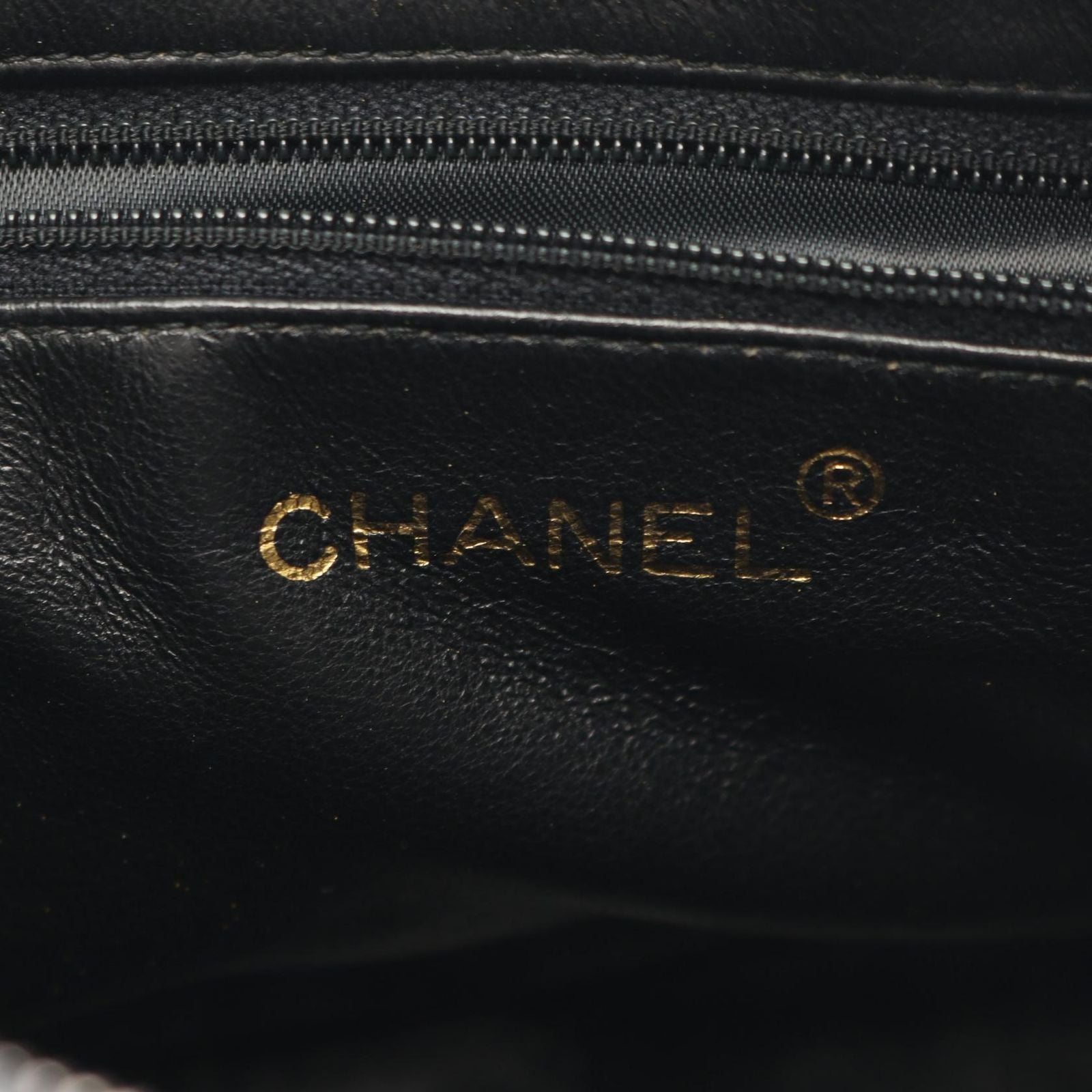 Chanel Shoulder Bag CC Logo Black Leather CC Chain — view 4